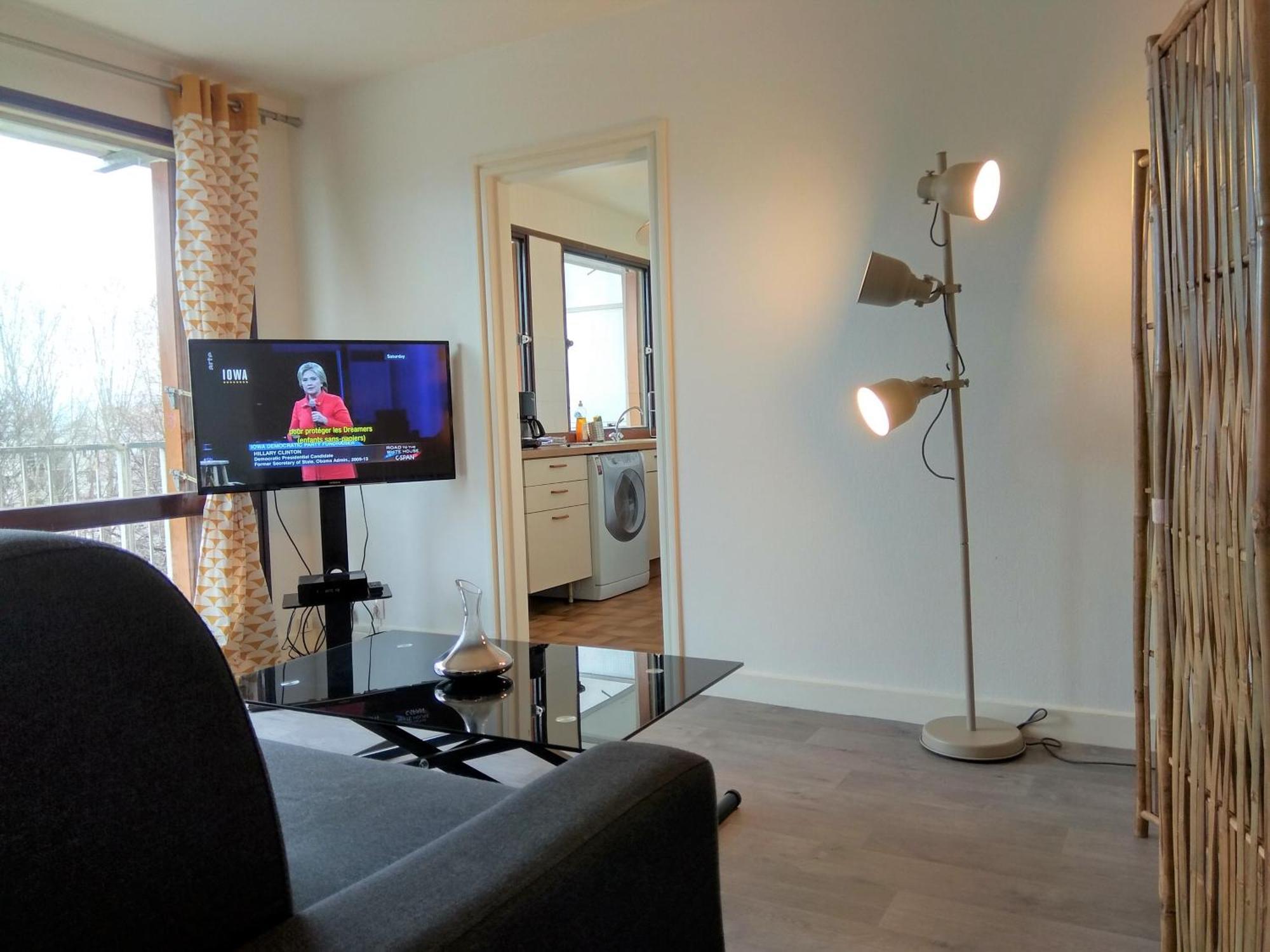 Budget Apart With Balcony And Great View Saint-Denis  Exterior foto